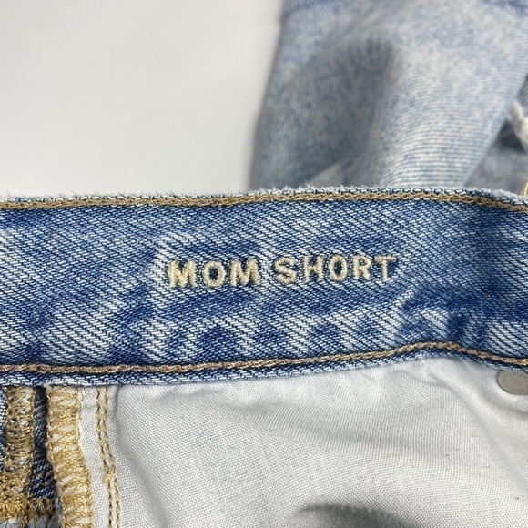 American Eagle Light Wash Distressed Mom Shorts Size 2 - Picture 7 of 9